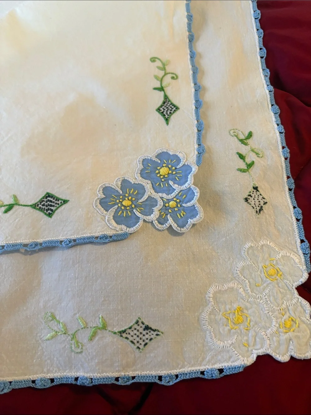 Vintage machine Embroidered White Linen Tablecloth and Napkin Set